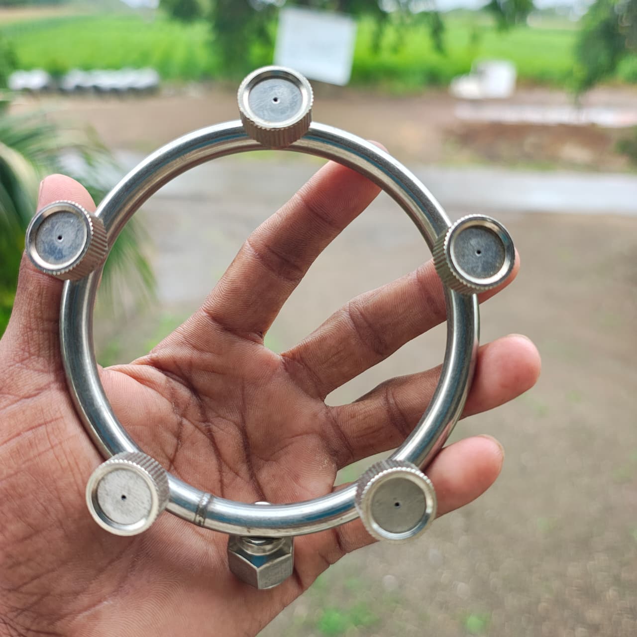 Five way spraying nozzle.