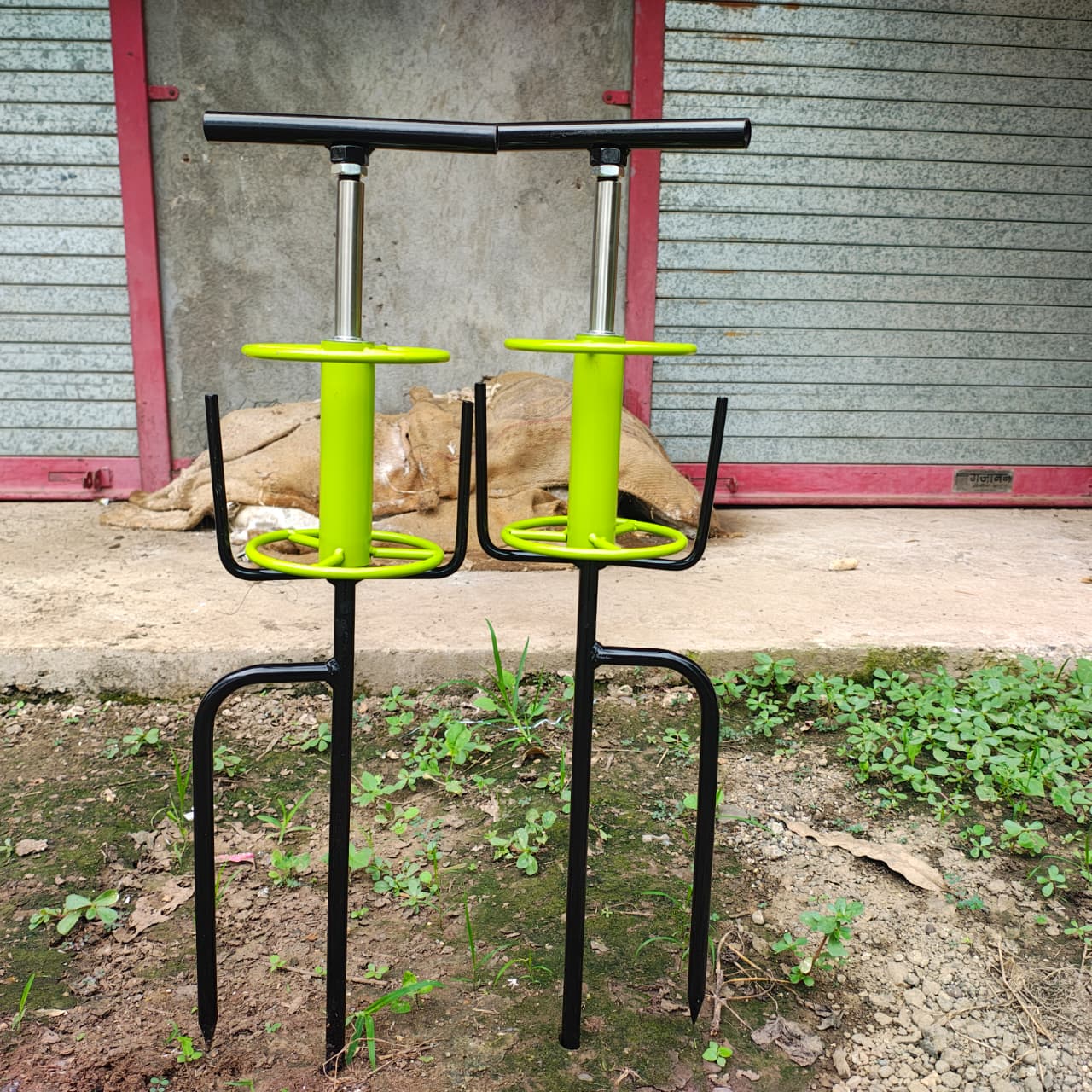 HTP hose pipe corner stand